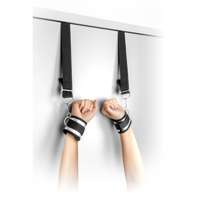 Fetish Tentation – Menottes de suspension pour porte – photo 1